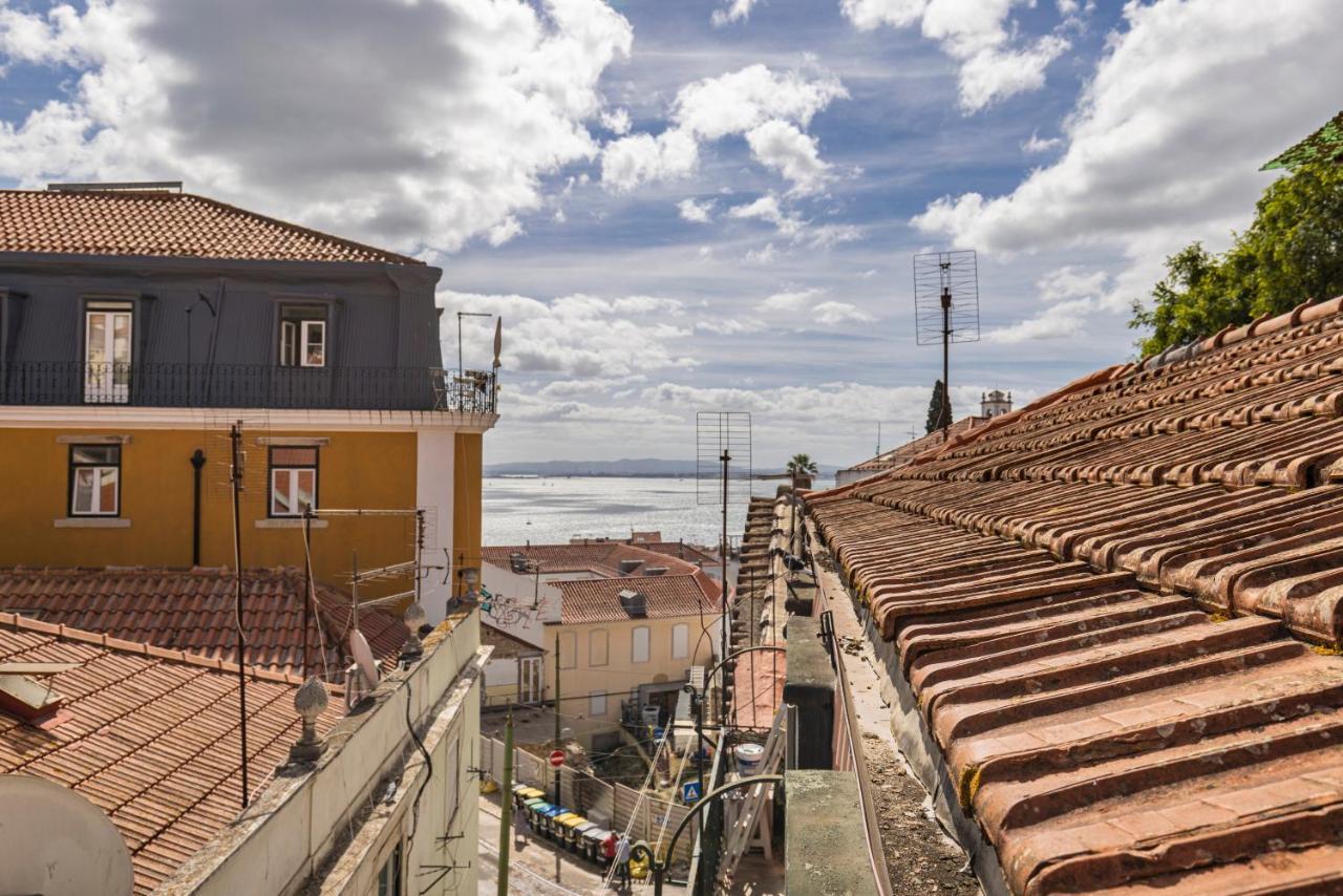 Alfama 2Bdr Duplex Apartment W/ Balcony By Lovelystay Lisbona Esterno foto